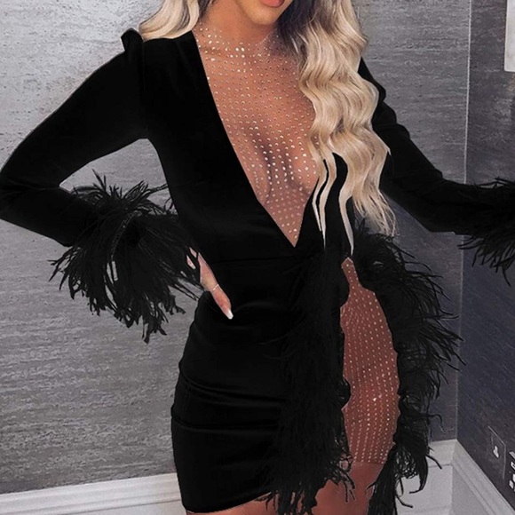 - 💕 BIRTHDAY BADDIE BLACK FEATHER DEEP V DRESS *NEW* - Picture 2 of 5